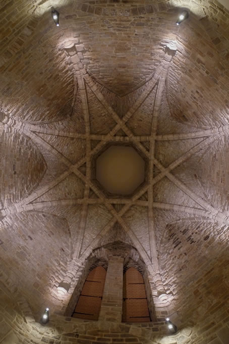 The resemblance between the roof of the great kitchen of Durham Cathedral seen here,  and the construction techniques used in Cordoba, Spain, in the tenth century, shown below, is remarkable. But there are also contemporary parallels much closer to home - the kitchens of Bamburgh and Raby Castles nearby are very similar, indicating that in the fourteenth century, this was the convention for roofing the kitchens of substantial buildings in North East England. 